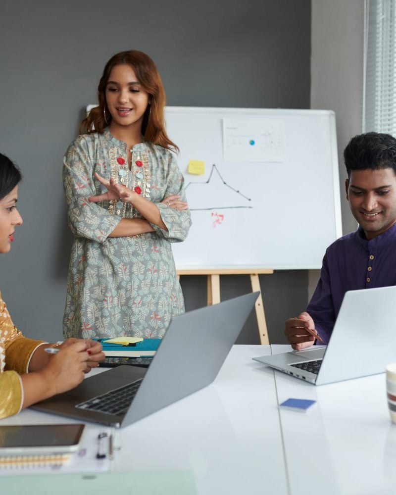 Performance Feedback Enhancing Professional Growth Through Structured Reviews_1